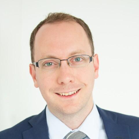 Steven Gares headshot